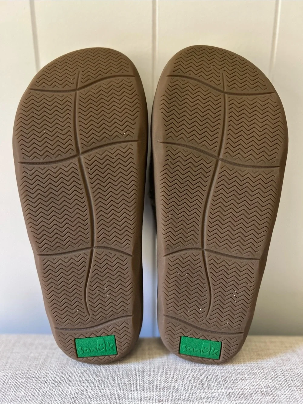 Men’s Sanuk Vagabond Tripper Taupe Brown Slip On Canvas Loafers Casual Shoes